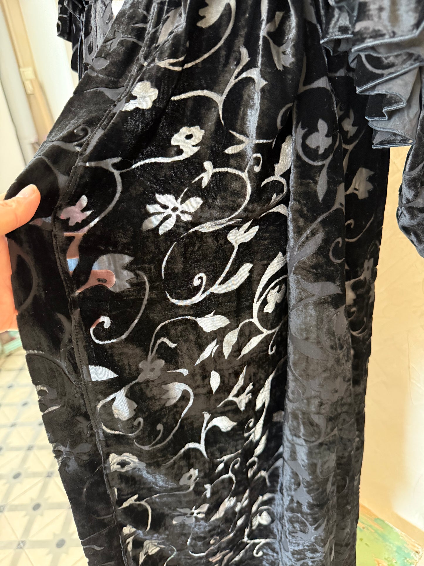 RUFFLE Black silk velvet