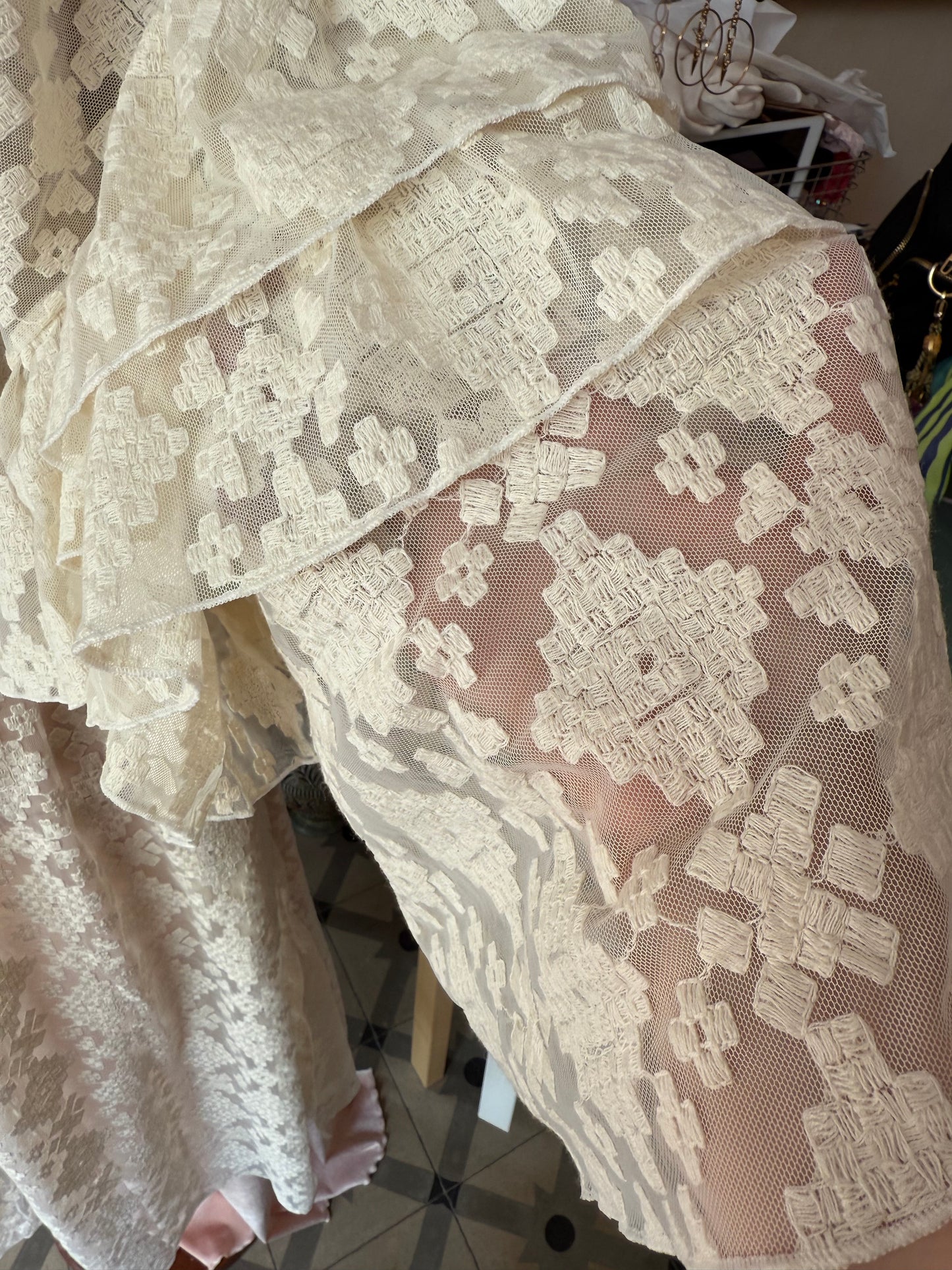 Ruffle/ Natural White/ Boho Chic