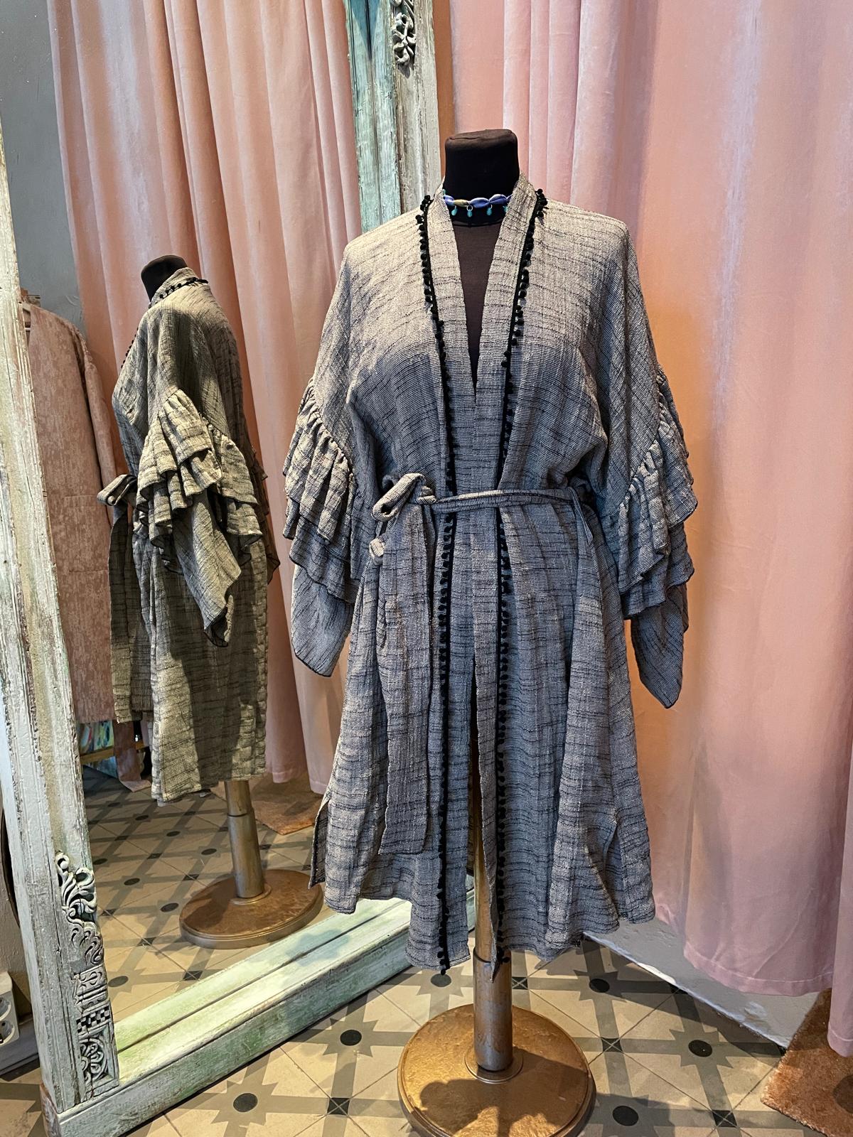 Ruffle/ Black& White Linen/ On sale❣️