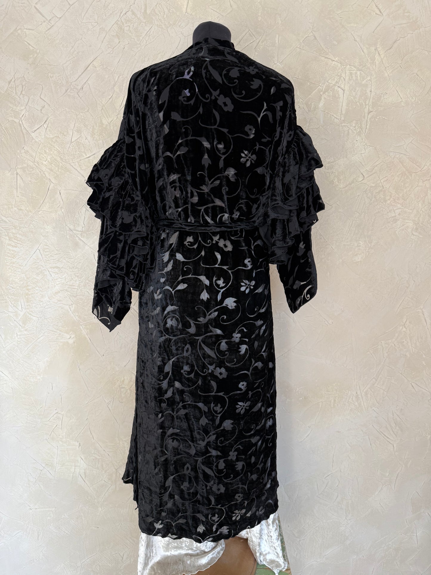 RUFFLE Black silk velvet