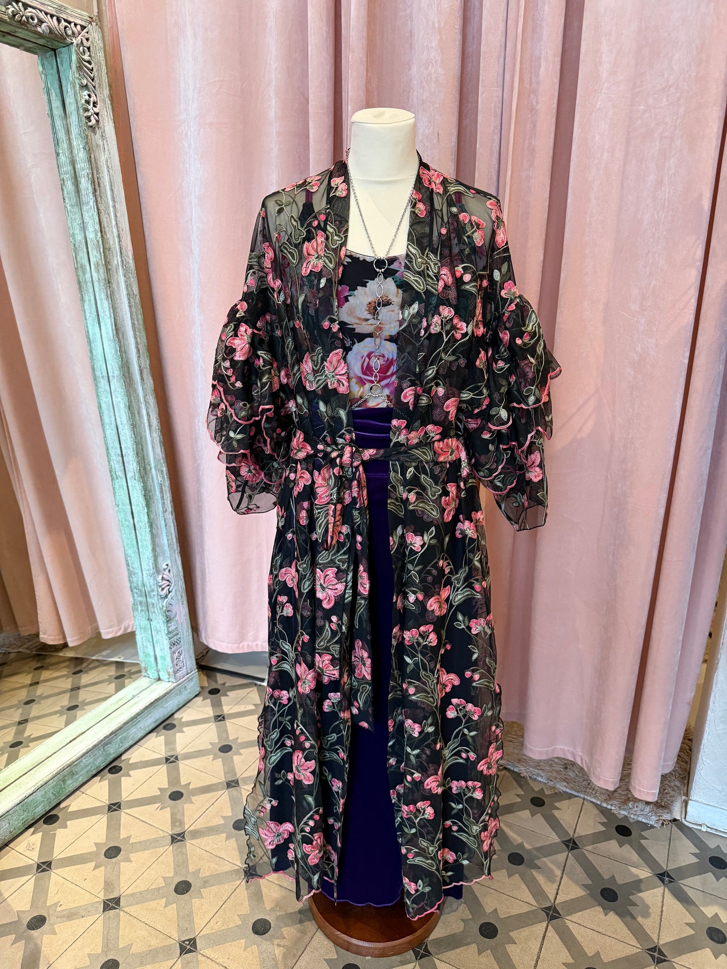 Ruffle/ Andalusian flowers