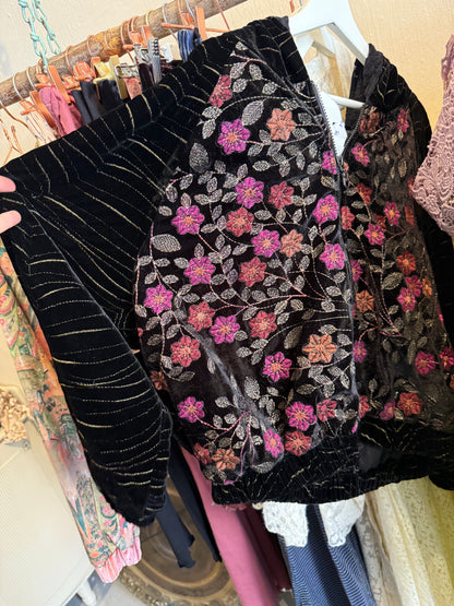 HOODIE / Black silk flowers